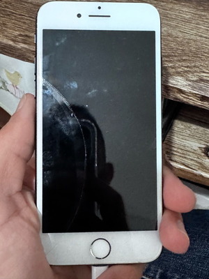 iPhone 7 32 g used, for parts only