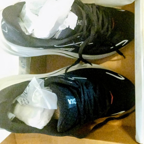 Hoka Clifton 10 running shoes size 43.5, black and grey