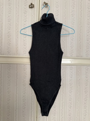 Zara ribbed bodysuit like new, size S, black and grey