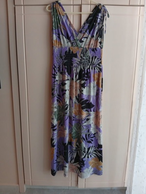 Long dress like new, 95% viscose 5% elastane, size XL