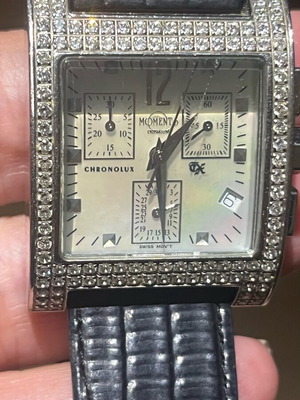 Moments wristwatch women's used with zirconia, needs batteries