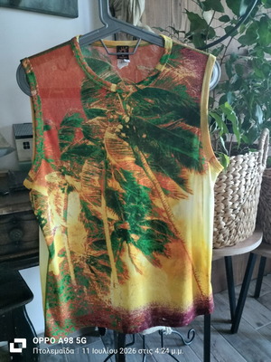 Shirt used with colorful impressive print, size XL
