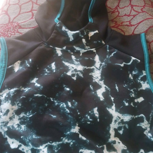 Hooded sleeveless blouse used, black and green, Medium