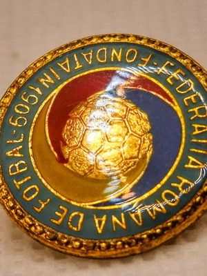 Collectible pin of Romanian football federation like new, authentic