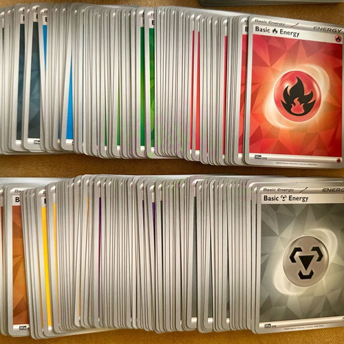 Pokémon Energy 200 cards in perfect condition with 3 holofoil bonus