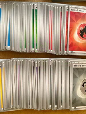 Pokémon Energy 200 cards in perfect condition with 3 holofoil bonus
