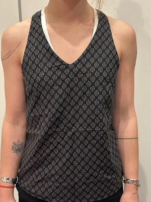 Black t-shirt like new, size S