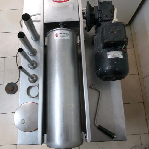 Electric meat grinder used 10 liters with 2 speeds
