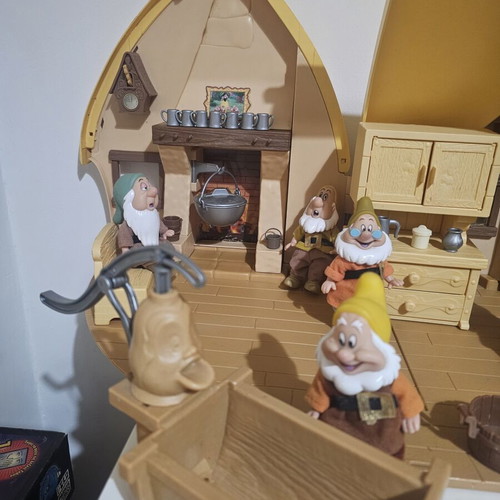 Vintage Snow White & The Seven Dwarfs Playset used, Disney 90s