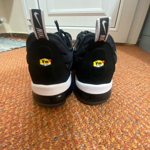Nike Vapor Max Plus size 44 like new, black sneakers
