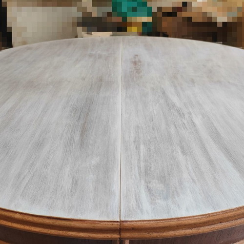 Rotonda table used for dining or decoration