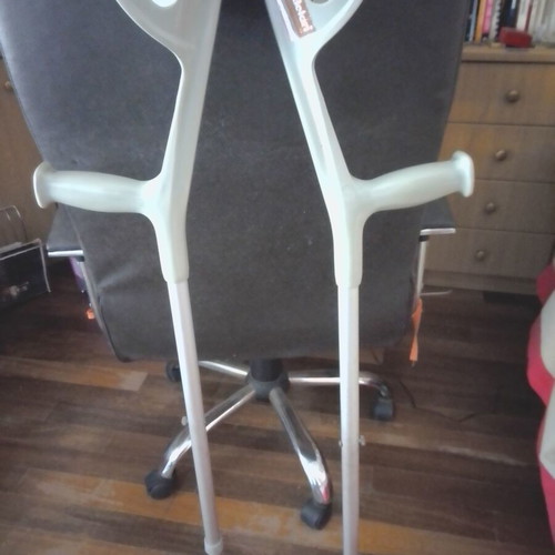 Caldelari crutches used for left and right hand