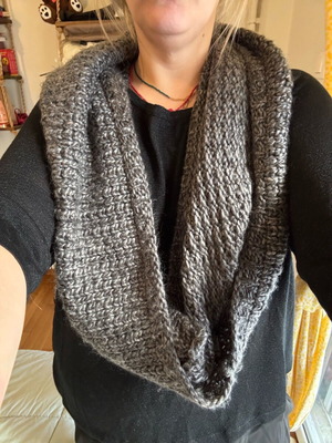 H&M knitted grey neck warmer like new
