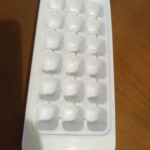 Classic ice cube tray white, like new
