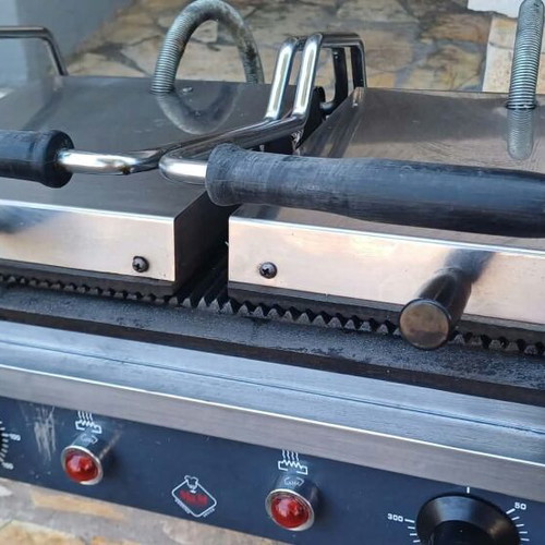 Double electric professional sandwich maker