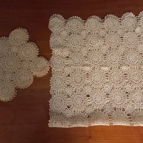 Handmade napkins used, one rectangular and six square