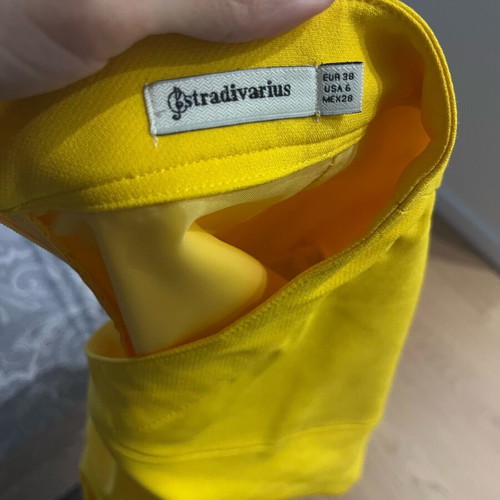 Stradivarius yellow skirt like new, size M