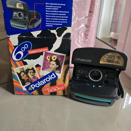 Polaroid 600 Instant Camera new unused with box and manuals