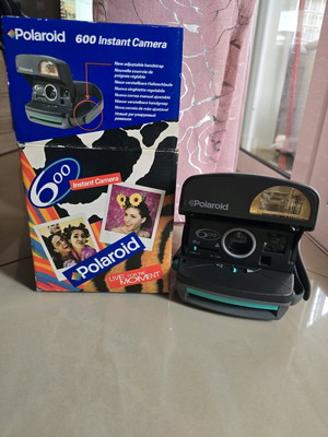 Polaroid 600 Instant Camera new unused with box and manuals