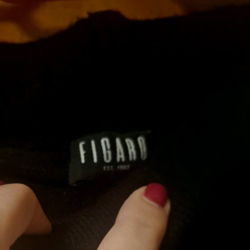 Figaro black knit set with gold details like new