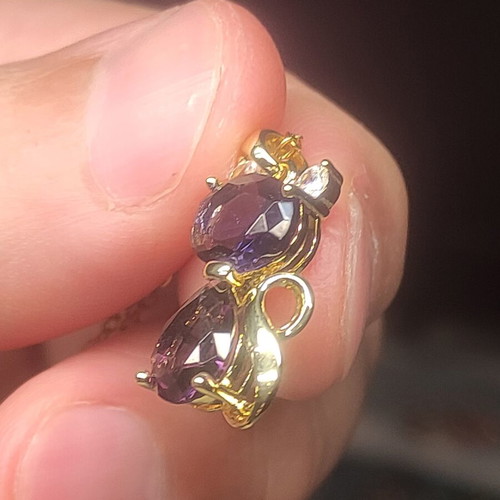 Women's necklace with purple stones