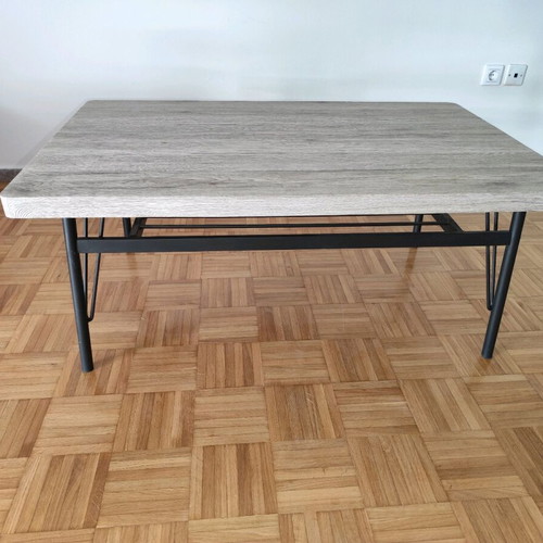 Coffee table used in excellent condition