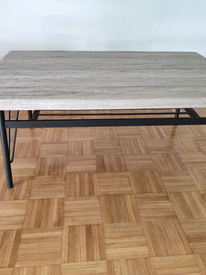 Coffee table used in excellent condition
