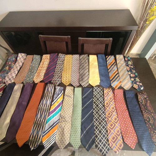 Branded ties like new, pack of 30 pieces