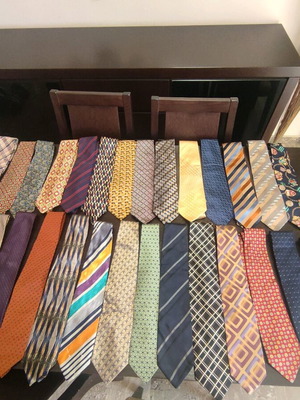 Branded ties like new, pack of 30 pieces