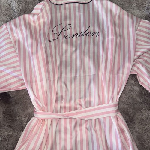 Victoria's Secret London robe like new, pink
