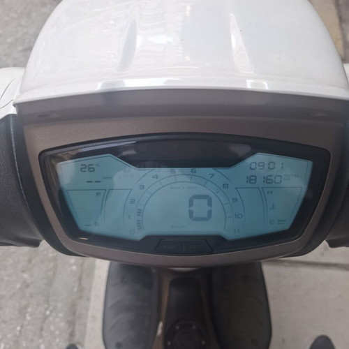 Piaggio Medley 150 scooter like new, 18000 km, automatic, white