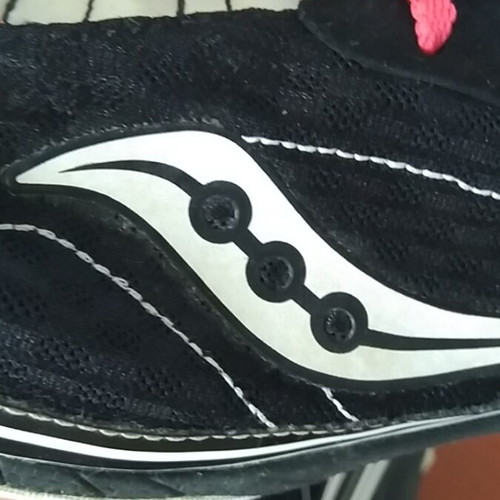 Saucony Kilkenny XC4 racing spikes used, size 42, black with pink laces