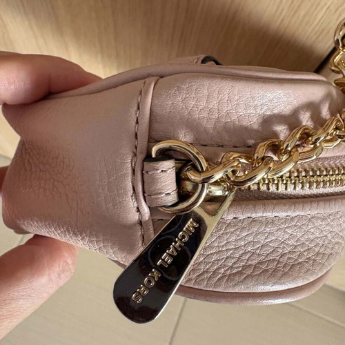 Michael Kors bag like new, soft pink color