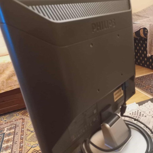 Philips 17'' monitor used, with external unit cable