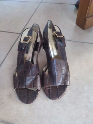 Moshoutis sandals like new, women's brown platform shoes size 37