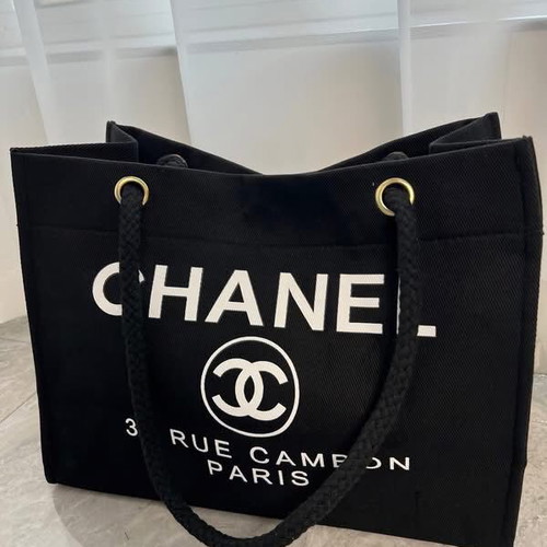 Chanel shoulder bag new, black and white, 35x25cm