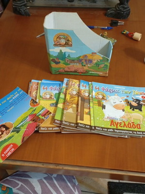 Animal Farm Deagostini books like new 1-18 with poster and case