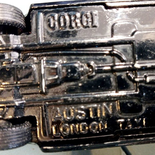 Corgi Austin London Taxi diecast model with opening doors like new