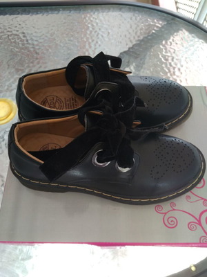 Oxfords μαύρα νούμερο 36 καινούργια με βελούδινα κορδόνια