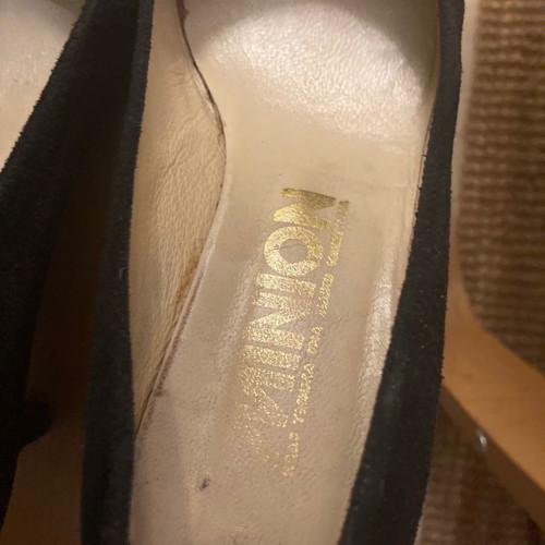 Minion suede vintage pumps used with bow and rhinestones