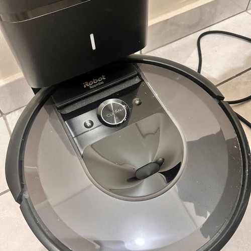 iRobot Roomba i7 like new