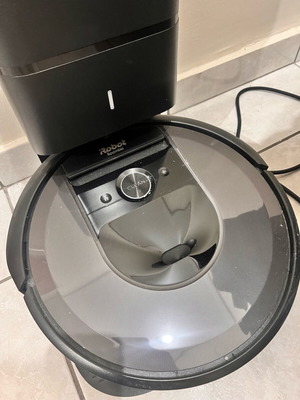 iRobot Roomba i7 like new