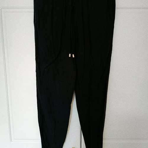 Black pants H&M like new with elastic waist and ankle