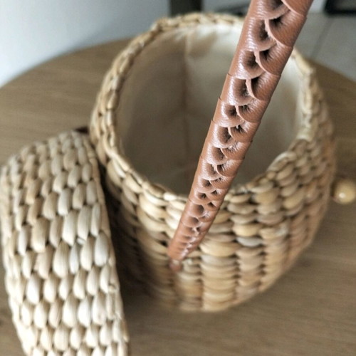 Cozy basket bag from Serifos like new, bamboo with handle and clasp