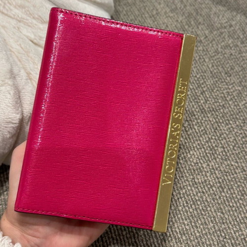 Victoria’s Secret passport holder pink with leopard design like new