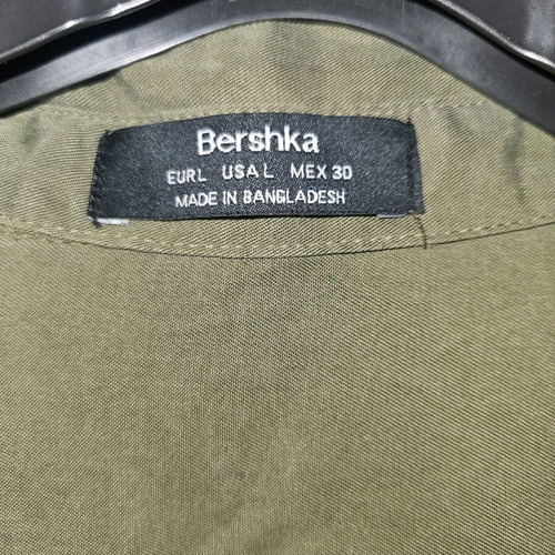 Bershka khaki shirt like new, semi-fitted with belt size L