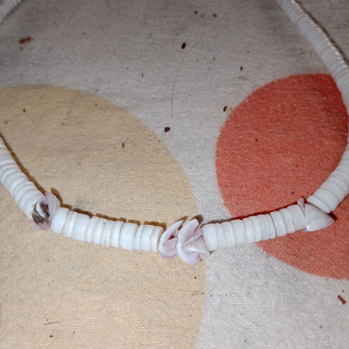 Coral Pendant Necklace like new, white