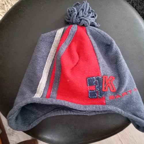 Hat covering ears like new