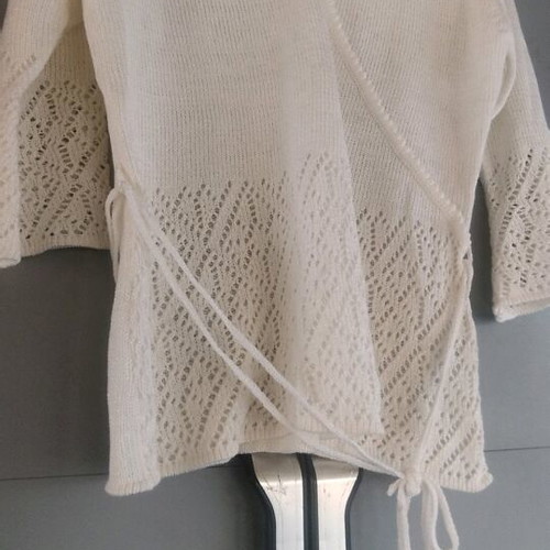 Cotton white knitted wrap top new with lace patterns