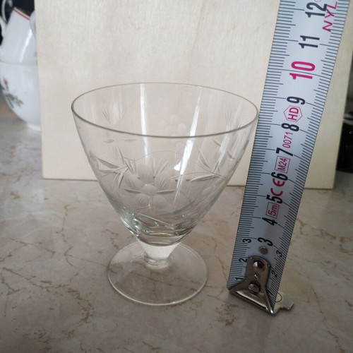 Vintage etched wine glasses set of 2 like new